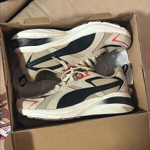 Puma Men's Tan and Black Sneakers
